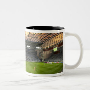 Fußballspiel, Forsyth Barr Stadium, Dunedin Zweifarbige Tasse