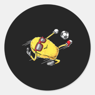 Fußballspieler Chicken Nugget spielt Fußball Mädch Runder Aufkleber