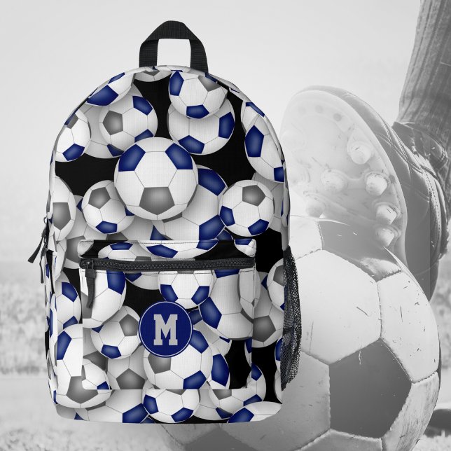 Fußballspieler mit Monogramm-blaugraue Mannschafts Bedruckter Rucksack (Front view soccer balls pattern backpack with blue & gray team colors soccer balls)