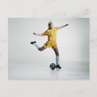 Fußballspielerin bei Frauen, die sich auf Fußball Postkarte