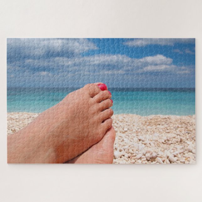 Füße mit Nagellack auf dem Strand Puzzle (Horizontal)