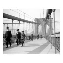 Fußgänger der Brooklyn Bridge, 1909. Vintage-Foto