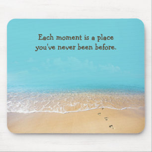 Fußspuren in Sand mit Beach Quote Mouse Pad Mousepad