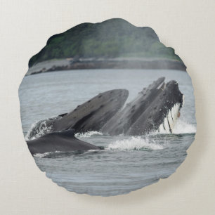 Fütternd Humpbackwale Rundes Kissen