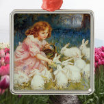 Fütternd Kaninchen Silbernes Ornament<br><div class="desc">Vintages Mädchen füttre Kaninchen</div>