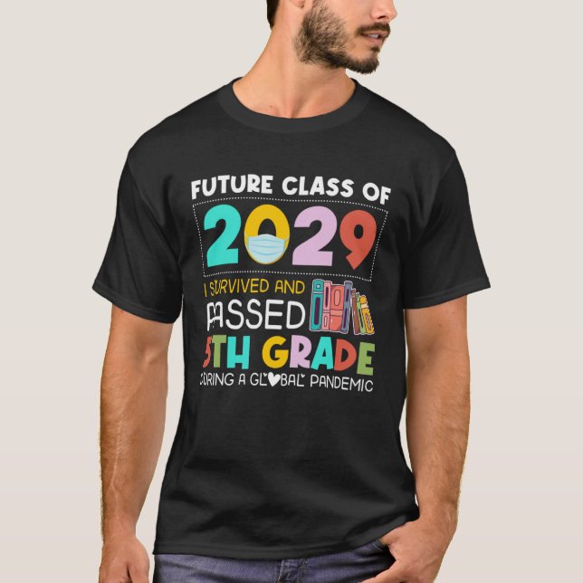 Future Class Of 2029 I Survived Passed 5th Grade G T-Shirt (Vorderseite)