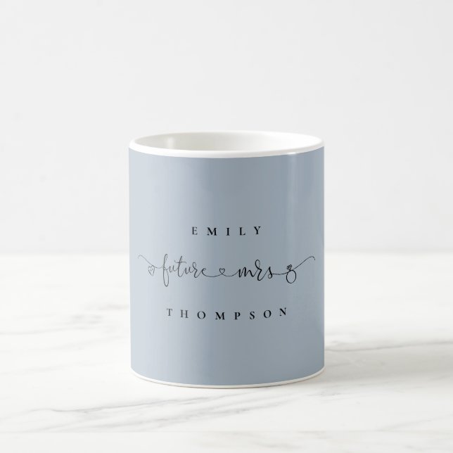Future Mrs. Heart Ring Script Dusty Blue Kaffeetasse (Mittel)