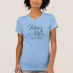 Future Mrs Individuelle Name Wedding Shirt<br><div class="desc">Future Mrs Individuelle Name Wedding Shirt - Custom wedding Shirt zeigt moderne Skripttypografie und ist personalisiert mit Ihrem zukünftigen Nachnamen. Schriftart wird mit einem Verlobung-Ring betont. Die Farbe Rosa ist in Rosa gehalten,  Sie können jedoch Ihren Stil und Ihre Farbe im Shirt auswählen.</div>