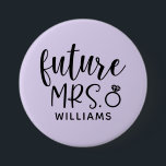Future Mrs Junggeselinnen-Abschied Button<br><div class="desc">Feiern Sie Ihre bevorstehende Hochzeit mit diesem "Future Mrs." Button mit Ihrem zukünftigen Nachnamen.</div>