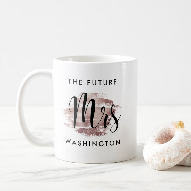 Future Mrs Rose Gold Script Wedding Monogram Kaffeetasse (Mit Donut)