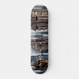 Futuristische Fantasy-Stadt Sci-Fi-Skyline-Kunst Skateboard