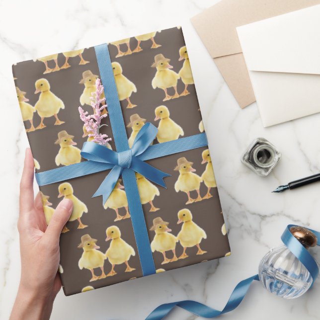 Fuzzy Duckling Couple on Brown Geschenkpapier (Schenken)