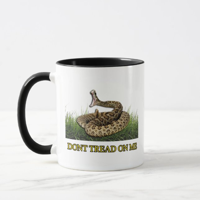 Fuzzy Express® Modern Gadsden Flag Schwarzweiß Tasse (Links)