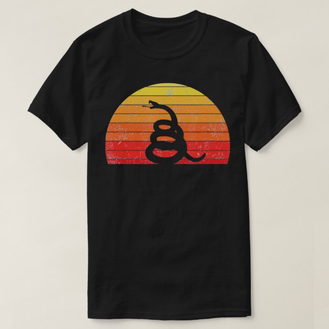 Gadsden Snake Flag Geschenk für Patriot auf mir ni T-Shirt (Design vorne)