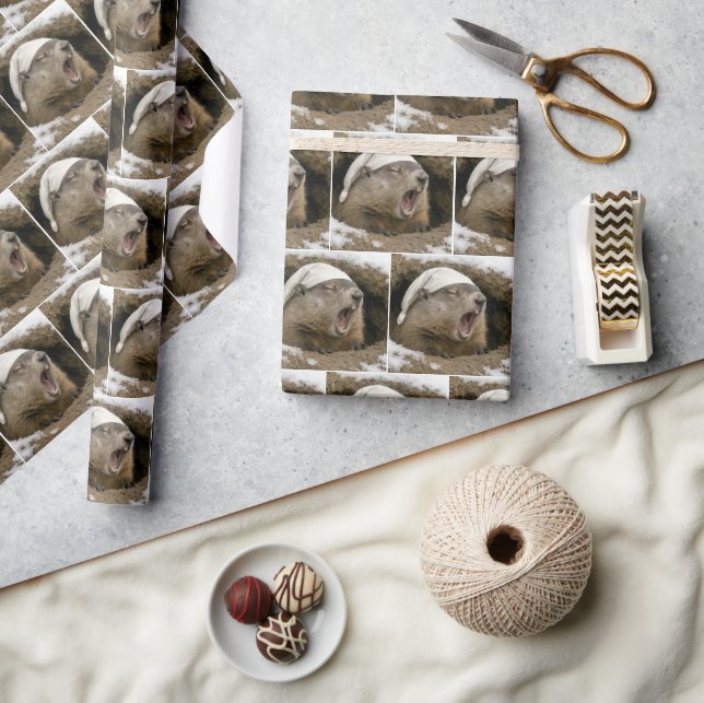 Gähnender Waldmurmeltier mit Nachtmütze Geschenkpapier (Kunsthandwerk)