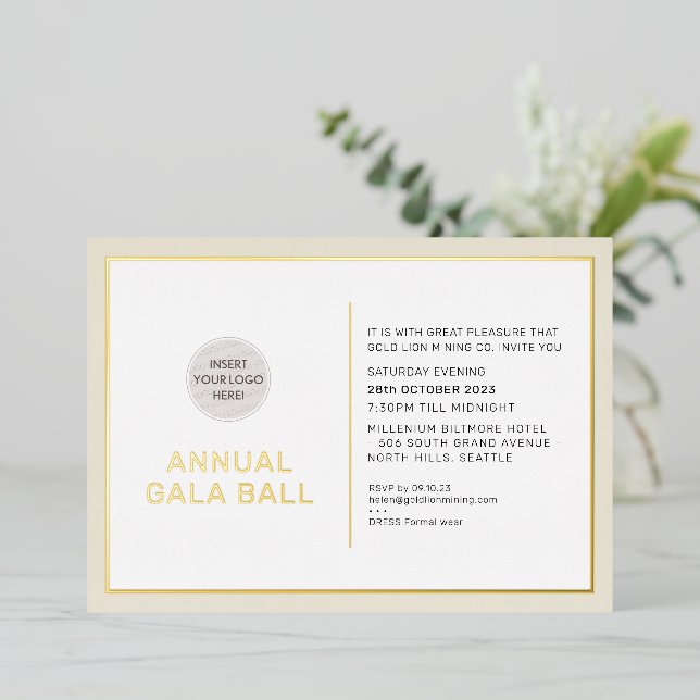 GALA BALL Logo modern minimalistisches Elfenbeingo Folieneinladung (Stehend vorne)