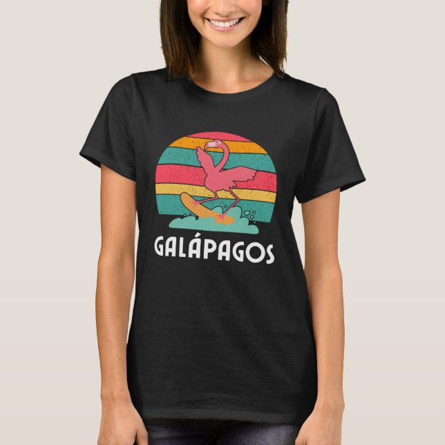 Galapagos Souvenir Flamingo Surfing T-Shirt (Vorderseite)