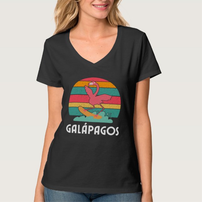 Galapagos Souvenir Flamingo Surfing T-Shirt (Vorderseite)