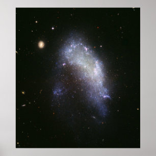 Galaxie NGC 1427A taucht in Richtung zur Fornax Poster