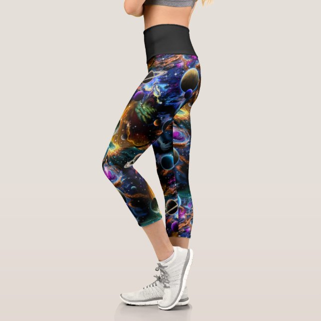 Galaxie-Planeten und Sterne Capri Leggings (Links)