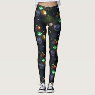 Galaxie und Planeten auf schwarzem Hintergrund Leggings