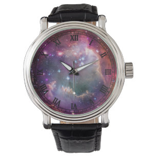 Galaxieraumhintergrund mit römischen Ziffern Armbanduhr