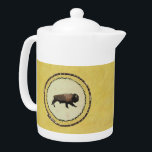 Galloping Bison<br><div class="desc">Ein galoppierender Bison wird auf der Hautseite eines Bibergürtels gemalt, der auf einem Wildhaufen gespannt ist. Der Bison (Bison bison), das größte Landsäugetier Nordamerikas, gilt als eine der wichtigsten Arten: Sie umherwanderten einst den Kontinent in großen Herden, und ihr Weidedruck trug dazu bei, die Ökologie der Großen Ebenen zu formen....</div>