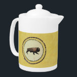 Galloping Bison<br><div class="desc">Ein galoppierender Bison wird auf der Hautseite eines Bibergürtels gemalt, der auf einem Wildhaufen gespannt ist. Der Bison (Bison bison), das größte Landsäugetier Nordamerikas, gilt als eine der wichtigsten Arten: Sie umherwanderten einst den Kontinent in großen Herden, und ihr Weidedruck trug dazu bei, die Ökologie der Großen Ebenen zu formen....</div>