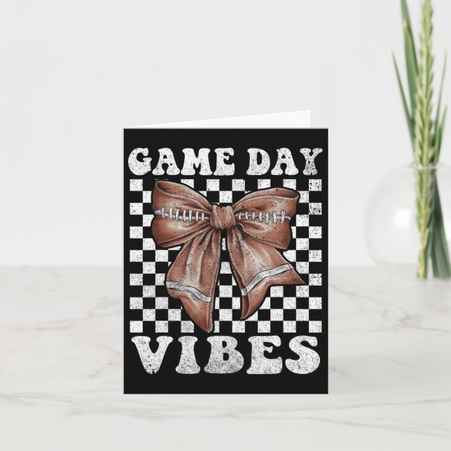 Game Day Vibes Coquette Bow Football Mama Football Karte (Vorderseite)