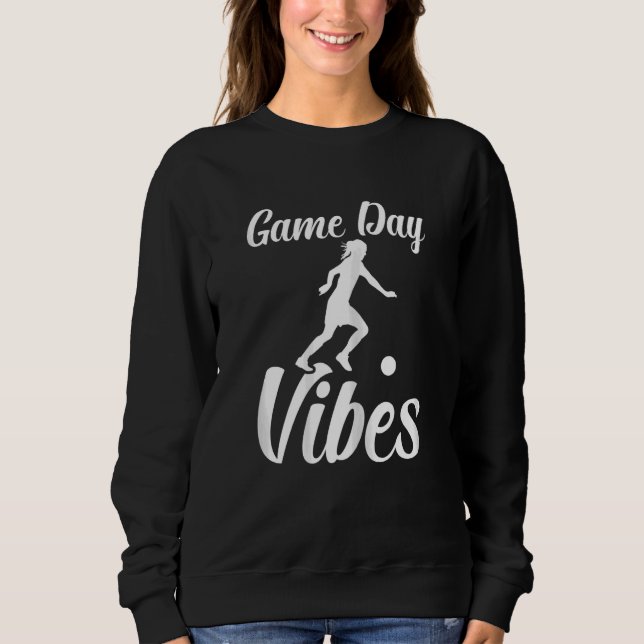 Game Day Vibes Verteidiger Mädchen Kicking Ball So Sweatshirt (Vorderseite)