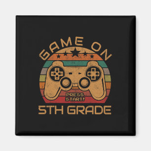 Game On 5th Grade Erster Tag Gamer-Geschenk zurück Magnet