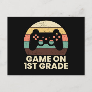 Game On First Grade School Lehrer Kid Crew Gamer Postkarte