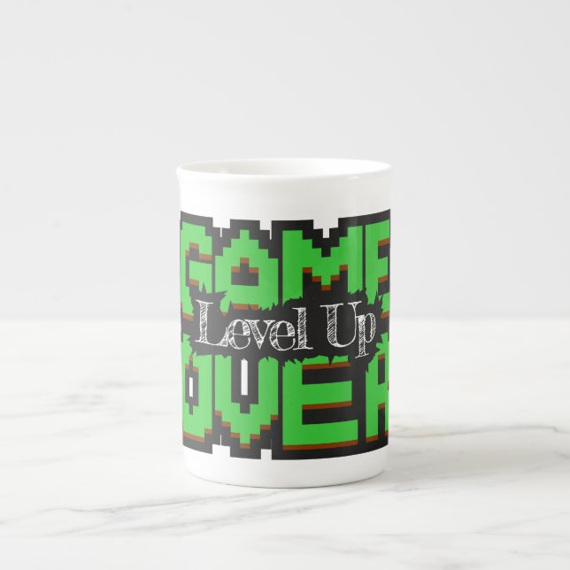 Game Over, Level Up: Pixelated Retro Game World Prozellantasse (Vorderseite)