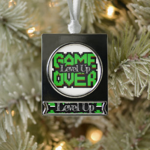 Game Over, Level Up: Pixelige Retro-Spielwelt Banner-Ornament Silber