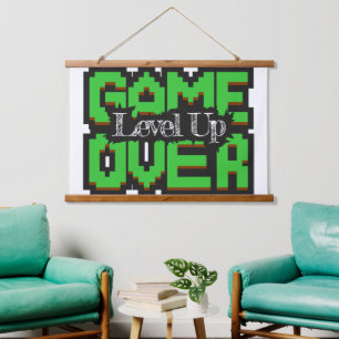 Game Over, Level Up: Pixelige Retro-Spielwelt Wandteppich Mit Holzrahmen