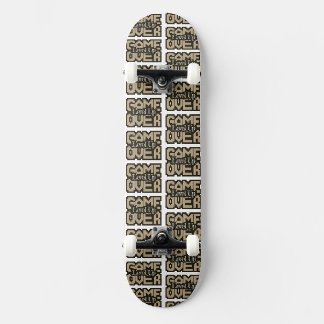 Game Over, Level Up: Retro-Pixel-Sandbox-Abenteuer Skateboard (Vorderseite)