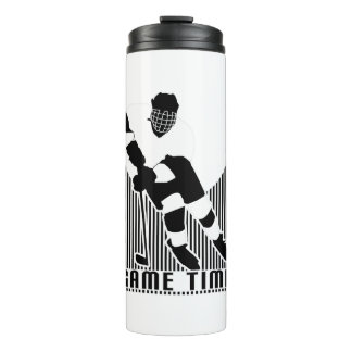 Game Time Hockey Spieler Schwarz Weiß Isoliert Thermosbecher