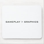 Gameplay > Grafiken. Schwarzes Weiß Mousepad<br><div class="desc">Ein einfacher Schwarzweiss-Entwurf,  der "Gameplay > Grafiken" sagt. Wenn Sie glauben,  dass das gameplay in den Videospielen wichtiger als ist,  konnten die Grafiken dieses die Sache für Sie sein.</div>