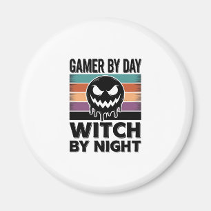 Gamer bei Tag, Hexe bei Nacht Retro-Halloween-Desi Magnet