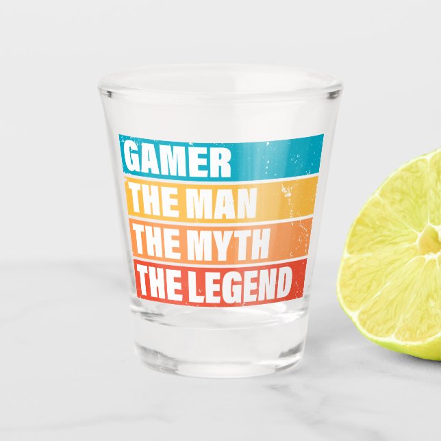 Gamer. Der Mann. Der Mythos. Die Legende. Schnapsglas (Vorderseite)