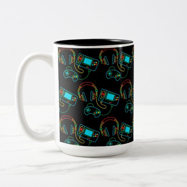 Gamer Retro Neon Pattern Black Zweifarbige Tasse (Links)