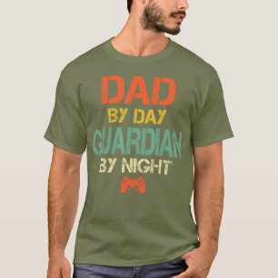 Gamer Vater Vater by Day Guardian Durch das Nachts T-Shirt