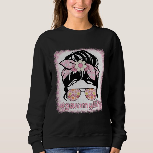 Gammy Messy Bun Bleaches Groovy Hippie Flower Moth Sweatshirt (Vorderseite)