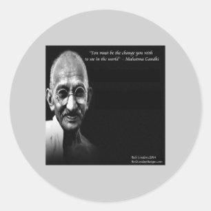 Gandhi ist das Zitat zur Veränderung der Weisheit Runder Aufkleber