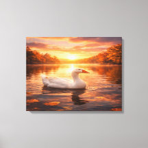 Gans schwebt auf einem nebligen See