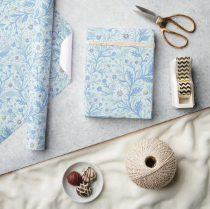 Gänseblümchen in weiß und blau auf Meeresglas Geschenkpapier
