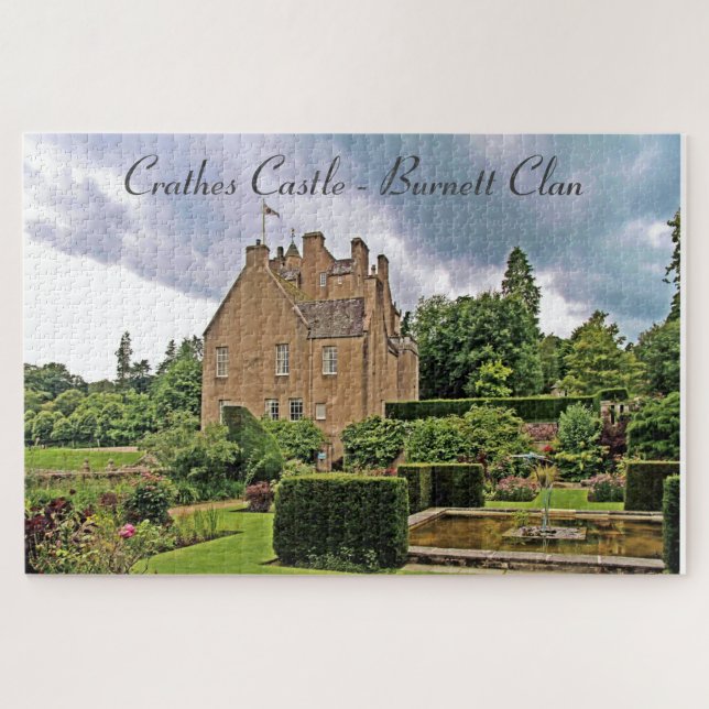 Garden Crathes Castle, Scottish Burnett Clan Puzzle (Horizontal)