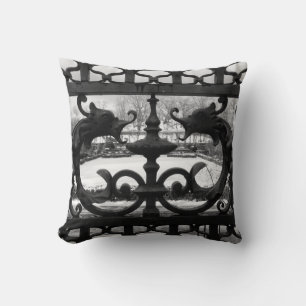 Garden Gate NYC Pillow Kissen