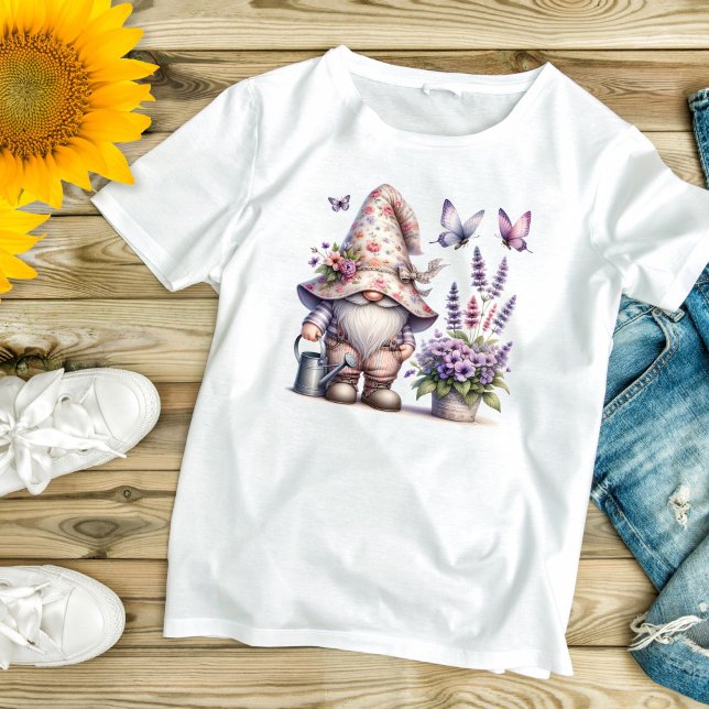 Garden Gnome Blume Lavender Geschenk Frauen T-Shirt (Garden Gnome with Purple Flowers butterflies, lavender and a watering can)