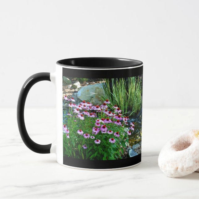 Garden Stream mit Lila Sitzgelegenheiten Tasse (Mit Donut)